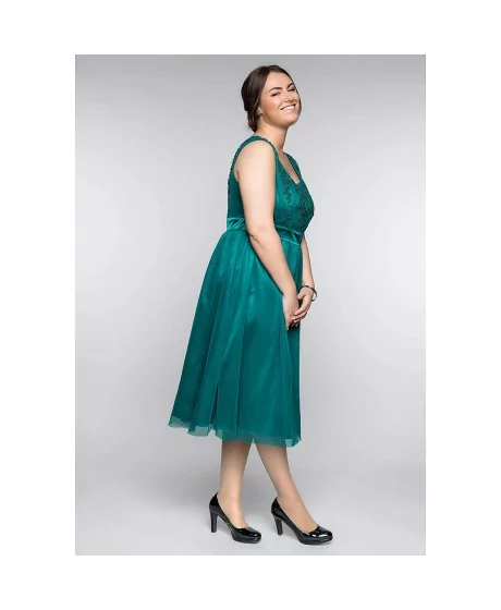 Romantiska Sheego kleita ar platām plecu lencēm