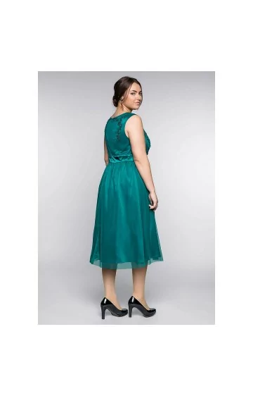 Romantiska Sheego kleita ar platām plecu lencēm