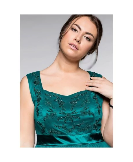 Romantiska Sheego kleita ar platām plecu lencēm