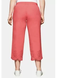 Sheego kapri bikses ar izšūtiem galiem