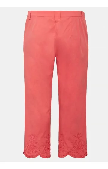 Sheego kapri bikses ar izšūtiem galiem