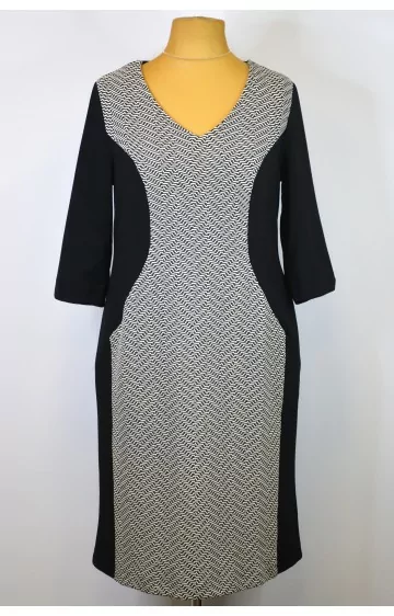 Sheego adīta kleita ar grafisku rakstu ielaidumu priekšpusē