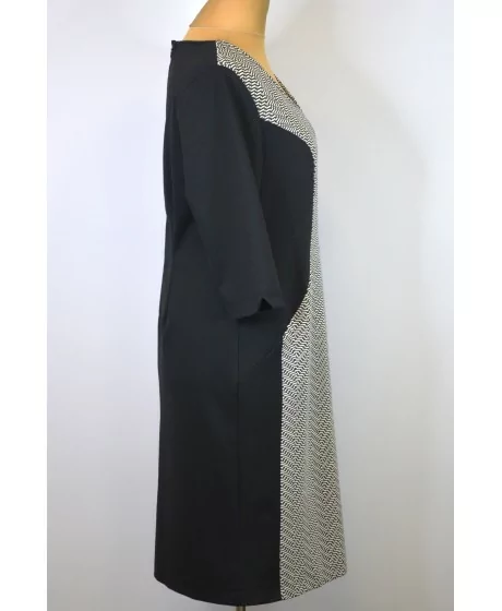 Sheego adīta kleita ar grafisku rakstu ielaidumu priekšpusē