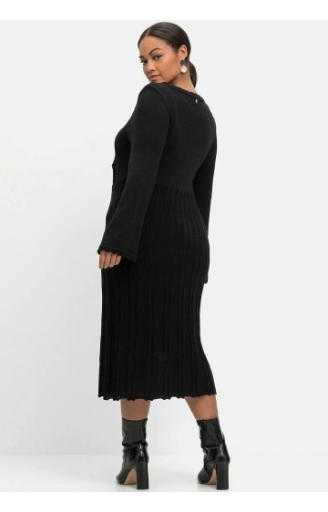 Trikotāžas Sheego kleita ar dziļu V veida izgriezumu Trikotāžas Sheego kleita ar dziļu V veida izgriezumu