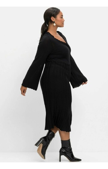 Trikotāžas Sheego kleita ar dziļu V veida izgriezumu Trikotāžas Sheego kleita ar dziļu V veida izgriezumu