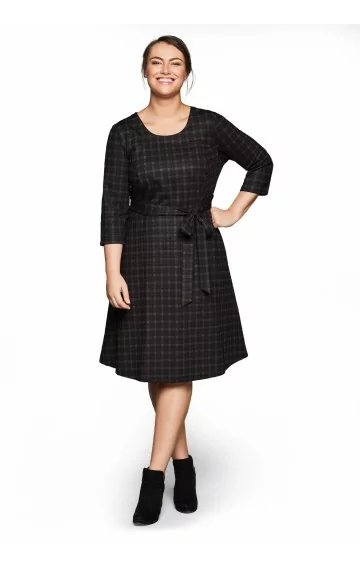 Sheego rūtaina kleita ar sānu kabatām