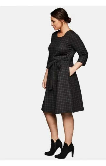 Sheego rūtaina kleita ar sānu kabatām