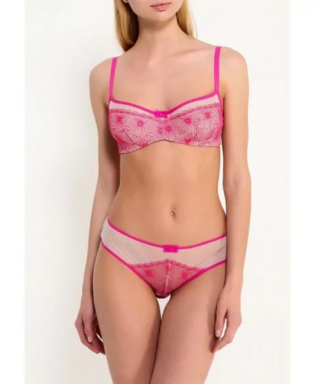 Triumfs Romance uzmanības centrā WH