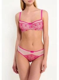 Triumfs Romance uzmanības centrā WH