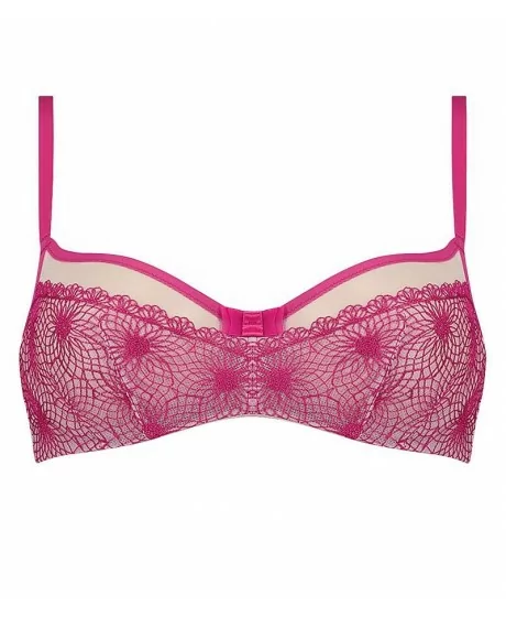 Triumfs Romance uzmanības centrā WH