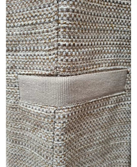 MONA jaka ar klasisku apaļu izgriezumu