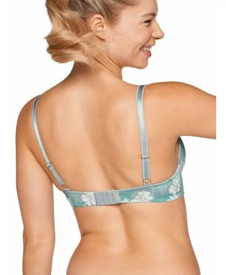 Naturana ziedu krūšturis