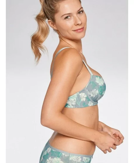 Naturana ziedu krūšturis