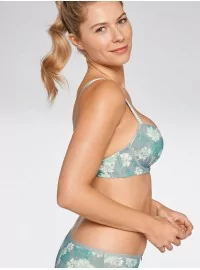 Naturana ziedu krūšturis