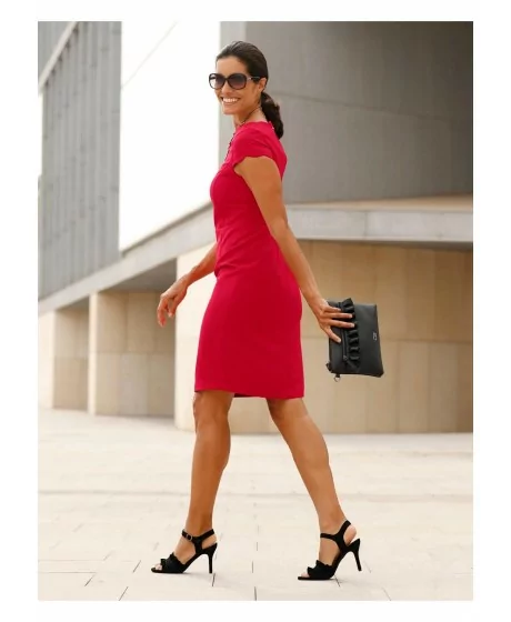 Laura Kent pieguloša silueta kleita Komplimente