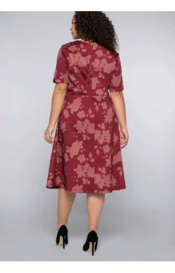 Sheego kokvilnas kleita ar ķermeni formējošu apakšveļu Sheego kokvilnas kleita ar ķermeni formējošu apakšveļu