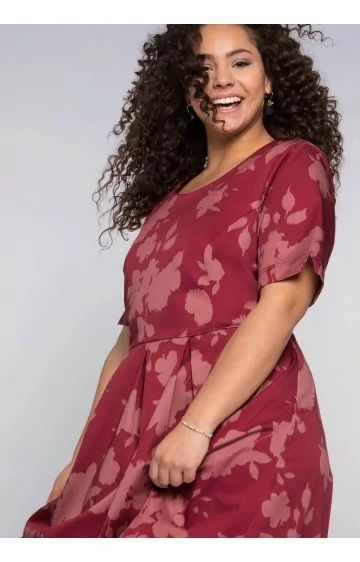 Sheego kokvilnas kleita ar ķermeni formējošu apakšveļu Sheego kokvilnas kleita ar ķermeni formējošu apakšveļu