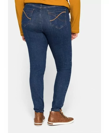 Stilīgi šaura piegriezuma džinsi Sheego