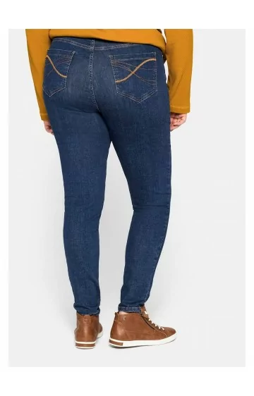 Stilīgi šaura piegriezuma džinsi Sheego