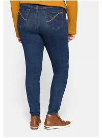 Stilīgi šaura piegriezuma džinsi Sheego