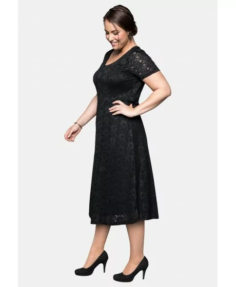 Sheego nėrinių suknelė su figūrą koreguojančiu apatiniu