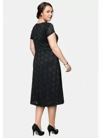 Sheego nėrinių suknelė su figūrą koreguojančiu apatiniu