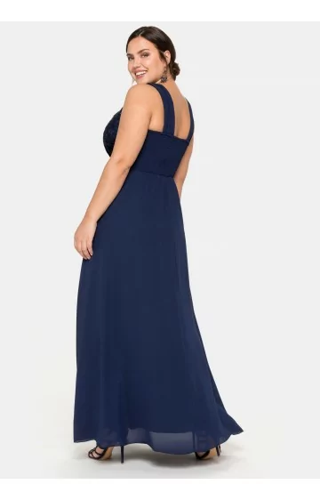 Sheego vakarkleita ar plandošiem svārkiem