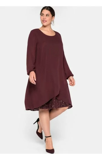 Daudzslāņaina zvana formas kleita Sheego