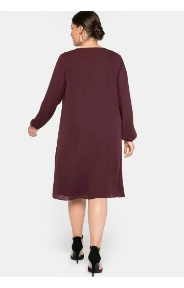 Daudzslāņaina zvana formas kleita Sheego