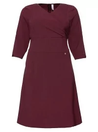 Masīva Sheego kleita ar regulējamu apakšveļu