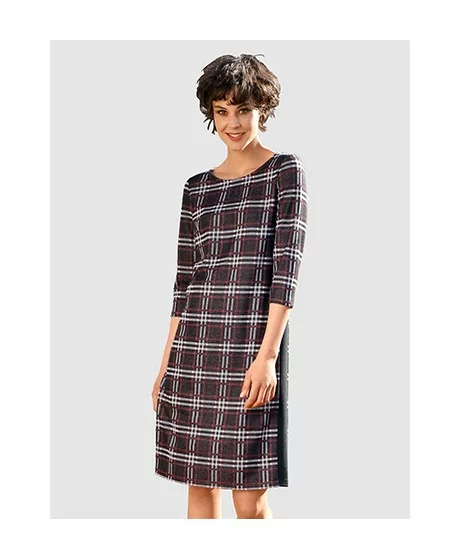 Kārdaina, taisna piegriezuma kleita