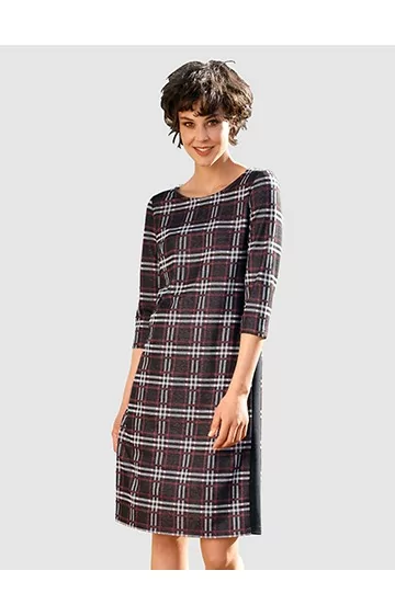 Kārdaina, taisna piegriezuma kleita