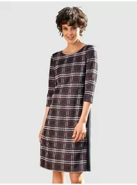 Kārdaina, taisna piegriezuma kleita