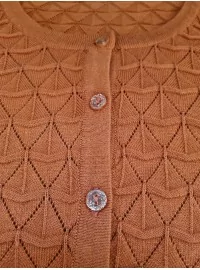 Īss džemperis Janet & Joyce ar apaļu izgriezumu