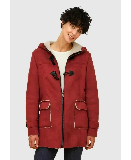 Kleita ar kapuci virsjakā - 1