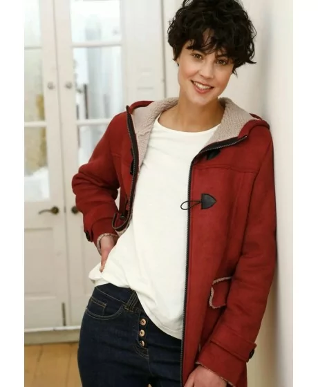 Kleita ar kapuci virsjakā - 2