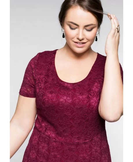 Sheego nėrinių suknelė su figūrą koreguojančiu apatiniu